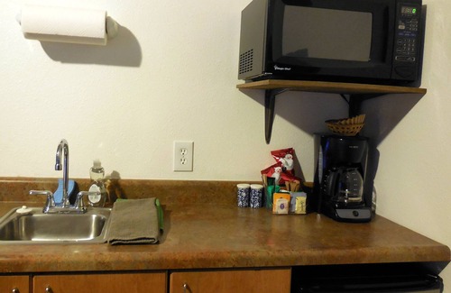 Lutak Hotel | Chilkoot Haven in Haines room #3, right on the Chilkoot River, Bear Viewing