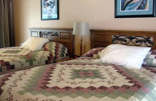 Lutak Hotel | Chilkoot Haven in Haines room #3, right on the Chilkoot River, Bear Viewing