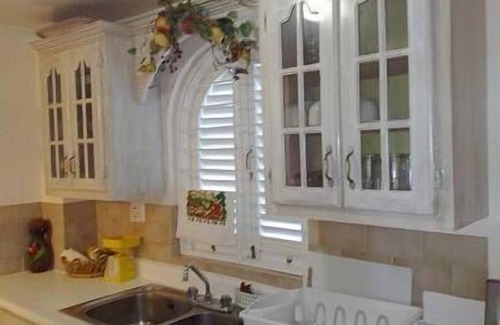River Oaks Condo | Chill On Tha Hill' Overlooking The City Of Ocho Rios.