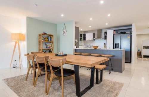 Mount Maunganui Apartment | Chilling at the Cayman