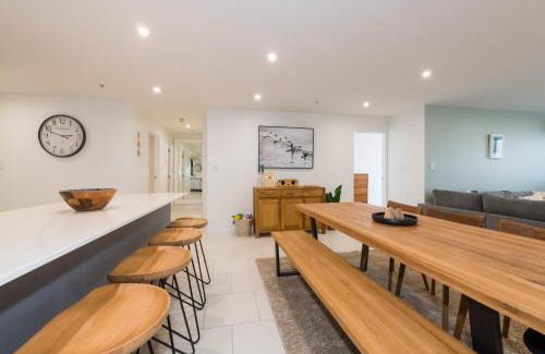 Mount Maunganui Apartment | Chilling at the Cayman