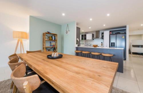 Mount Maunganui Apartment | Chilling at the Cayman