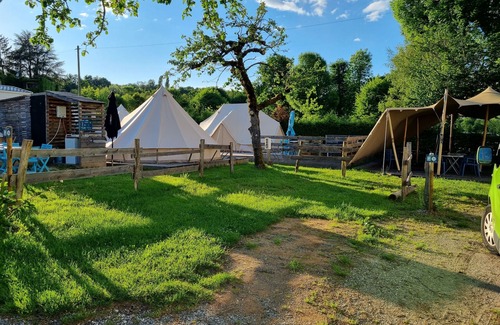 Novalaise RV Rental | Chilwa-Site-Communal washrooms