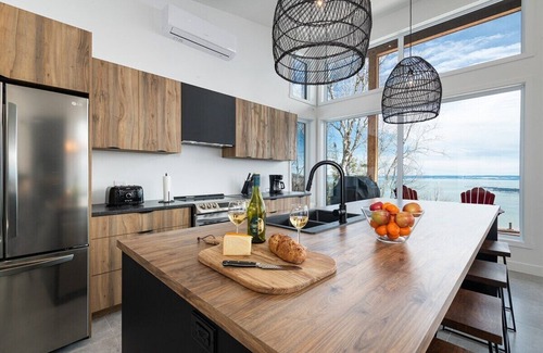 Les Eboulements Ski Chalet | Chinook 166 - Spa, Pool Table, River Views