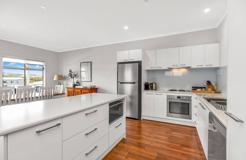 Hayborough House | Chiton Views - 19A Albatross Ave, Chiton