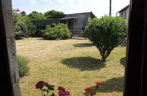 Parzac Cottage | Chocolate Box cottage. Relax and let the world go by.