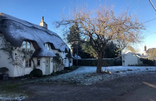 Ashbury Cottage | Chocolate box thatch cottage with bell tent