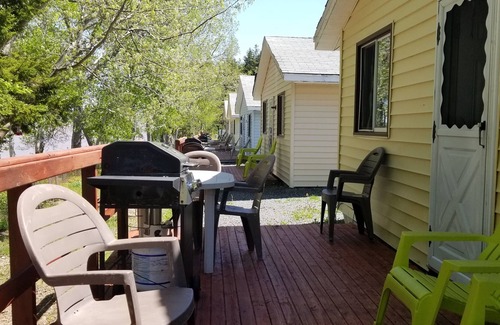 Edgetts Landing Cottage | Chocolate River Cottages - Chocolate River 2 Bedroom Cottage No. 2