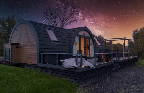 Ford House | Choller Lake Lodges - The Lake House With Private Hot Tub