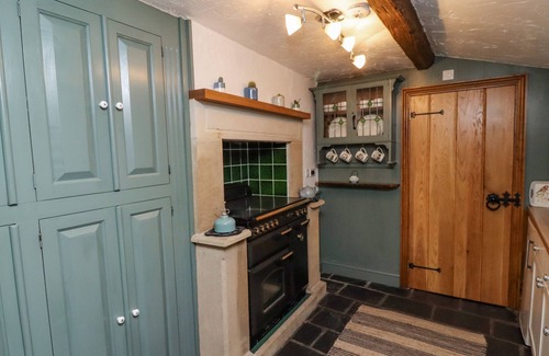 Ruswarp Cottage | CHOLMLEY COTTAGE, pet friendly, character holiday cottage in Ruswarp