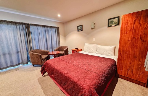 Christchurch City Centre Cabin | Christchurch City Centre Deluxe Unit with Full Kitchen