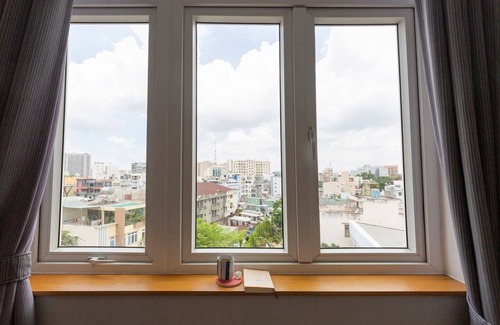 Tan Phu District Apartment | Christina's NT42 SUITE w/KING-SIZED Bed in CENTER