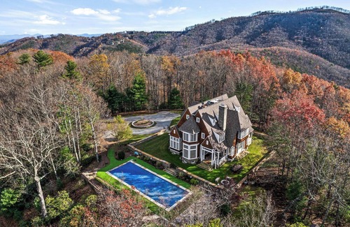 Boone House | Christmas 2025 still available! Make long time family memories !
