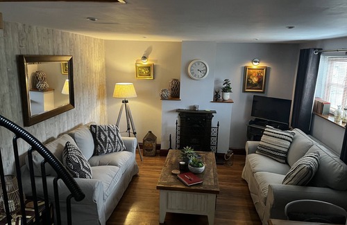 Blakeney Cottage | Christmas Cottage two bedroom Beautiful vintage village cottage.