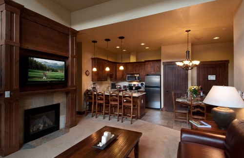 Historic District Condo | Christmas in the Rockies Ski-in/Ski-out