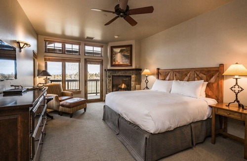 Pronghorn House | Christmas Wonderland - Special 7 nights for the price of 5