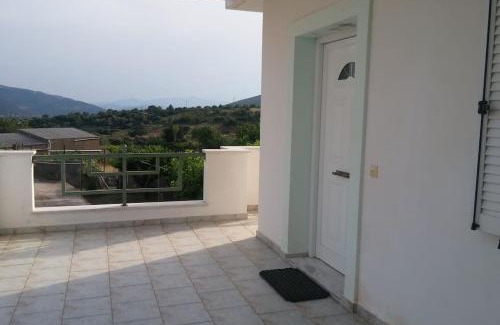 Steni Dirfyos Apartment | Christos House