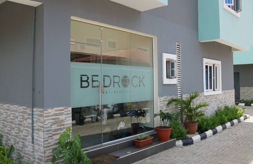 Ikeja Apartment | Chryosprassus- Cozy studio in enjoyable Lagos with AC