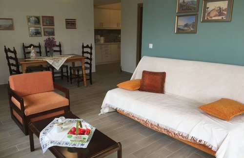 Pyrgiotika House | Chryssa's garden apartment