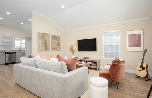 Yucca Valley House | Chuckwalla by AvantStay | Joshua Tree Haven w/Hot Tub & Modern Interior