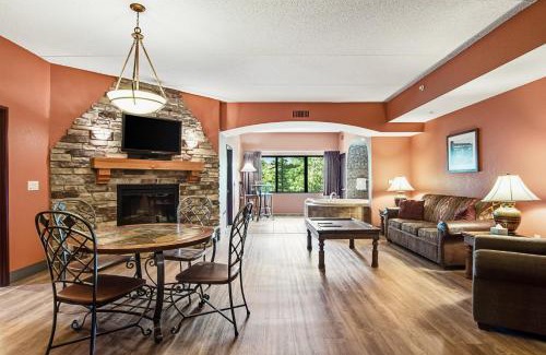Wisconsin Dells Apartment | Chula Vista Condo Unit #2323