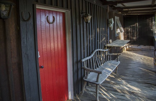 Chum Creek House | Chum Creek Loft Hut - With Japanese Soaking Tub