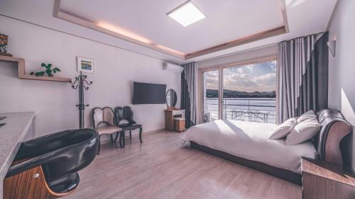 Namsan House | Chuncheon Rivermoon Spa Pension