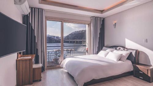 Namsan House | Chuncheon Rivermoon Spa Pension