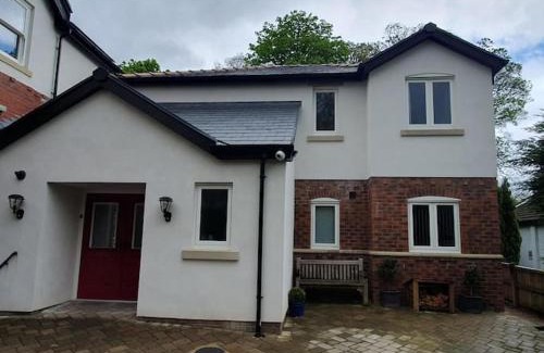 Bolton Apartment | ChurstonBnB, private flat within family home, Bolton