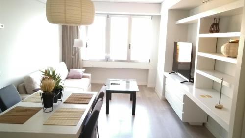 Cuatro Caminos Apartment | Chusbad place zona Cuzco-Santiago Bernabéu Edificio Eurobuilding 2