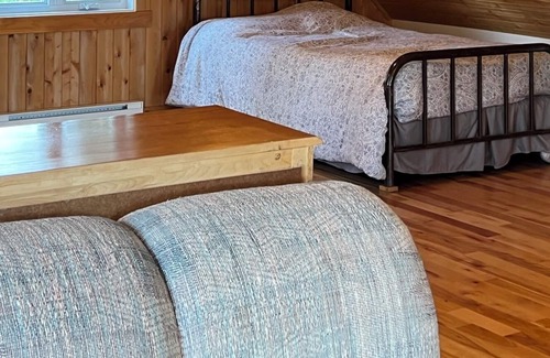 Chartierville Ski Chalet | Ciel Étoilé, lac Prive Pour Baignade, 103 Acres, Motoneige, Ski, Vélo, Randonnée