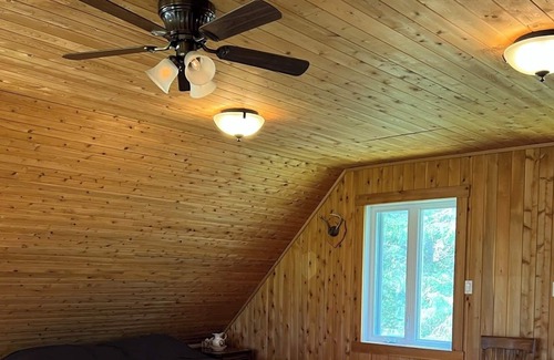 Chartierville Ski Chalet | Ciel Étoilé, lac Prive Pour Baignade, 103 Acres, Motoneige, Ski, Vélo, Randonnée