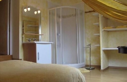 Quarre-les-Tombes House | Ciezalel's gardens: a traditional farm in Morvan, animals are welcome