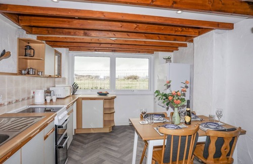 Llanengan Cottage | CILAN - 2 TY'N DON, pet friendly in Abersoch