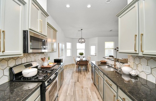 Katy House | Cinco Ranch Home - Relocations & Insurance. Trails & Toys. Sleeps 6+
