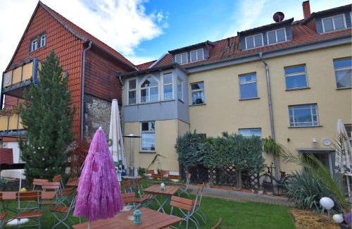 Ballenstedt Apartment | Cinema Comfort in Ballenstedt, cleaning included