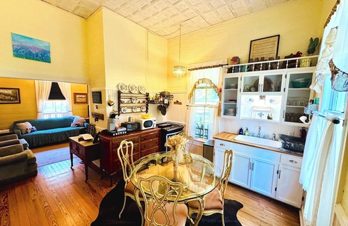 Chappell Hill Cottage | Circa 1900 Farmhouse Cottage - Pond - King Bed - Fenced - 8 Miles to Brenham