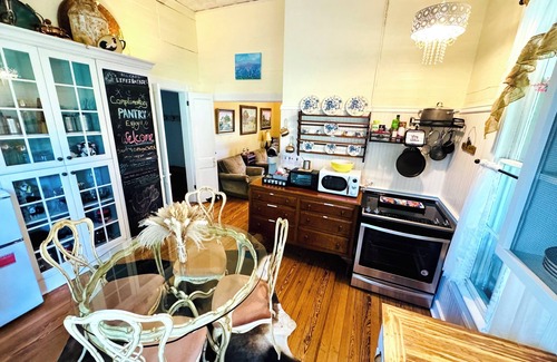 Chappell Hill Cottage | Circa 1900 Farmhouse Cottage - Pond - King Bed - Fenced - 8 Miles to Brenham