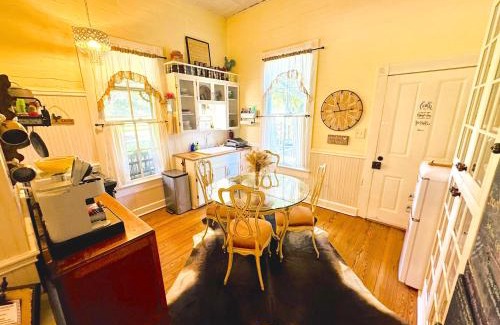 Chappell Hill House | Circa 1900 - Historic - Romantic - Private - Pond - Fenced Yard - The Cottage at Chappell Hill