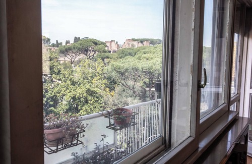 Ripa Apartment | Circo Massimo elegant, spacious flat with stunning views of the Palatine Hill