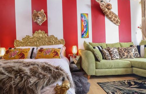 Treffynnon House | Circus Circus