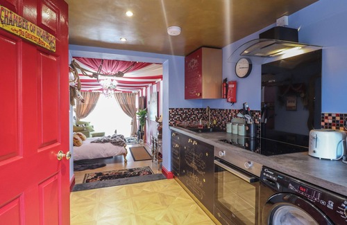 Treffynnon Cottage | CIRCUS CIRCUS, pet friendly, character holiday cottage in Holywell