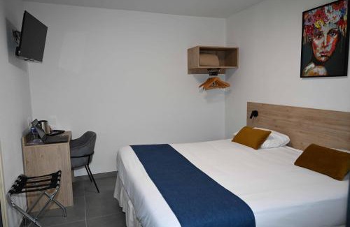 Saint-Martin-de-Fraigneau Hotel | Cit'Hotel Les Eleis