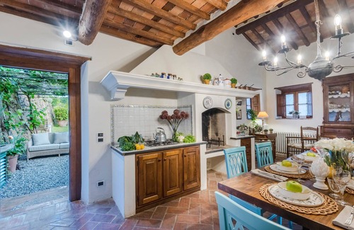 Pieve di Compito Villa | Citrus Charm Farmhouse, a Country Villa with Pool on the hills of Lucca