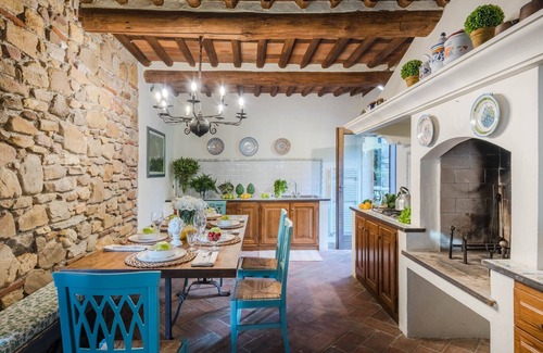 Pieve di Compito Villa | Citrus Charm Farmhouse, a Country Villa with Pool on the hills of Lucca
