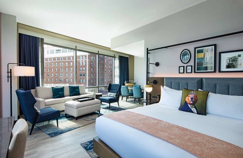 North Capitol Street Hotel | City Adventure! Comfortable and Spacious Suite with View, Pets are Allowed!