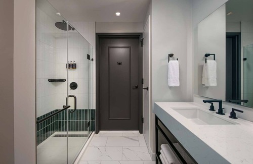 North Capitol Street Hotel | City Adventure! Comfortable and Spacious Suite with View, Pets are Allowed!