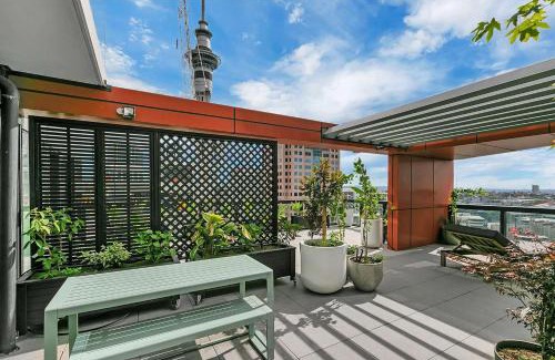 Auckland Central Business District Apartment | City and view holiday home