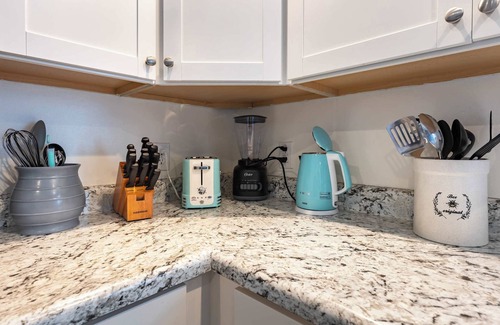 Near Northside Apartment | City-Center 2BR Near Attractions