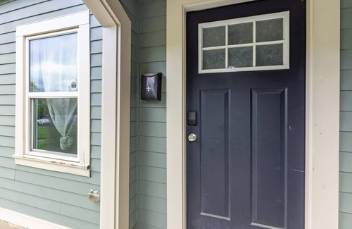 Near Northside Apartment | City-Center 2BR Near Attractions